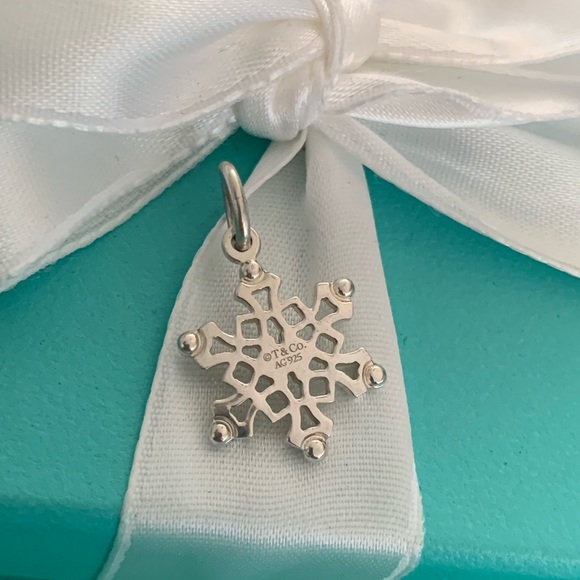 🎄🎄🎄🎄🎅🤶🔥🔥🔥🔥Tiffany & Co Snowflake Charm -RETIRED - Picture 4 of 7